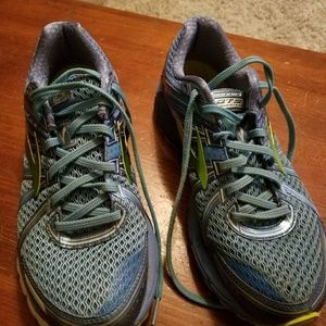 Women's Brooks GTS 17 running shoes